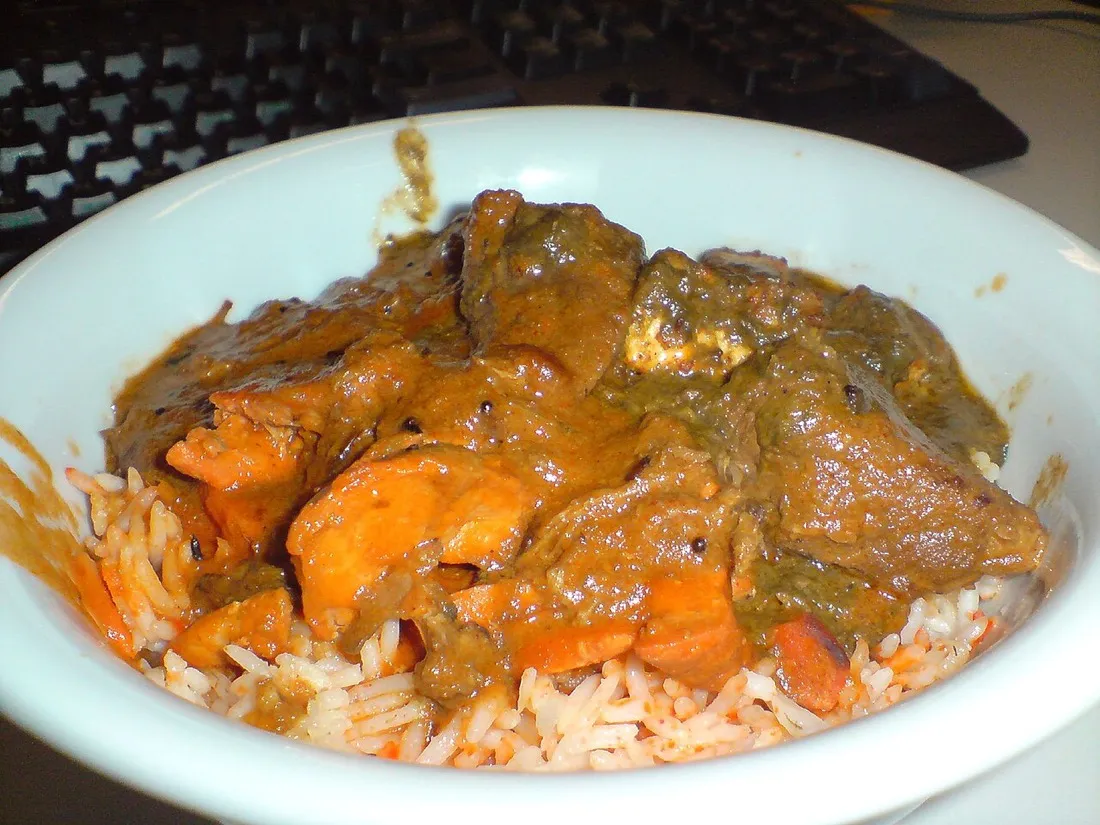 Butter Chicken, Lamb Rogan Josh, Saag Paneer - Bollywood 2 Go, QV Food Court Medium Thali AUD8.90 (2554594775)